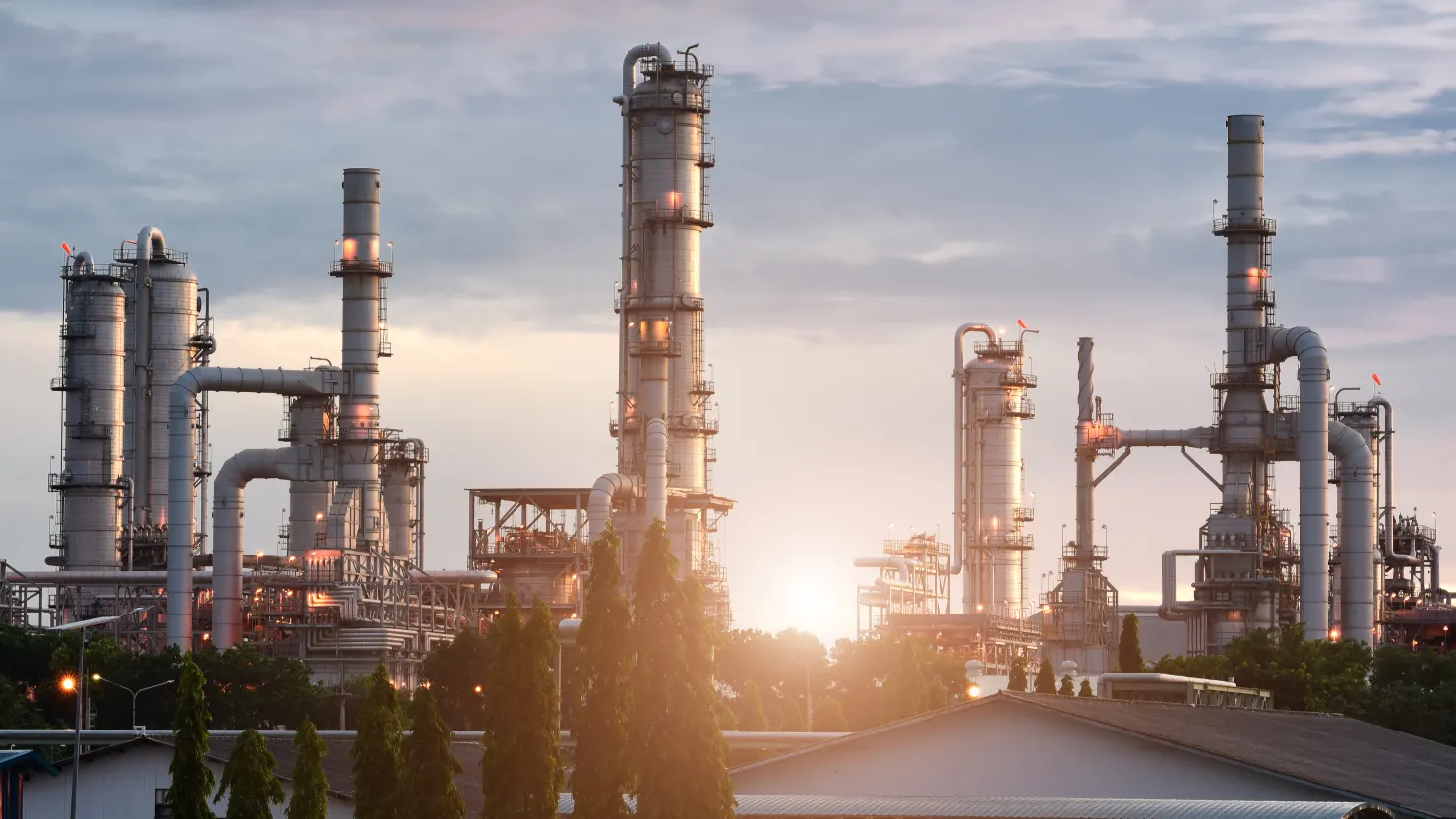 Oil Climbs as OPEC+ Freezes Output Plans and Venezuela Tensions Rattle Markets