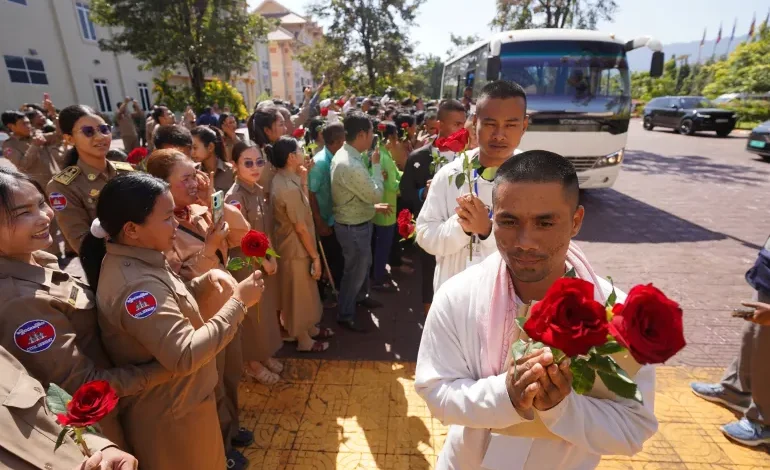 Thailand releases 18 Cambodian POWs as ceasefire inches forward