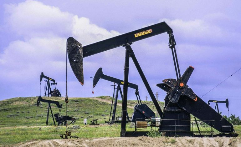 Wyoming Oil Producers Get a Bonding Deadline Reprieve — and They’re Calling It a Christmas Gift