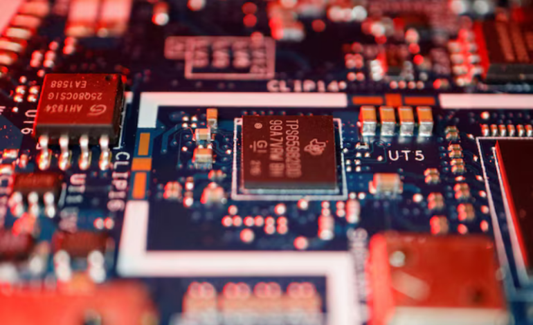 China Rolls Out Big-Ticket VC Funds to Back “Hard Tech” Startups