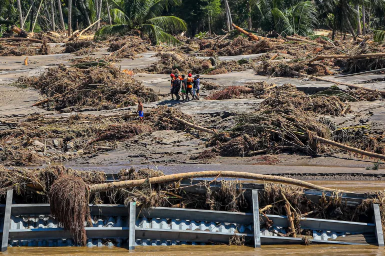More than 1,000 dead as catastrophic floods sweep Indonesia, Sri Lanka, Thailand and Malaysia
