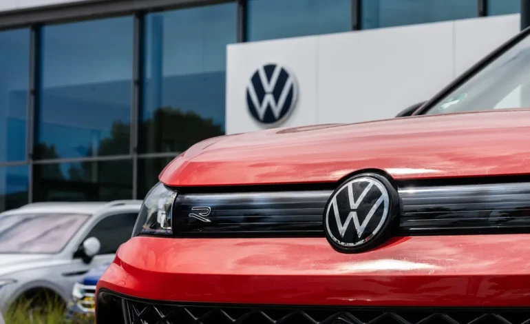 Auto Giant Shares Slide as Trump’s Greenland Tariff Threat Rattles Europe