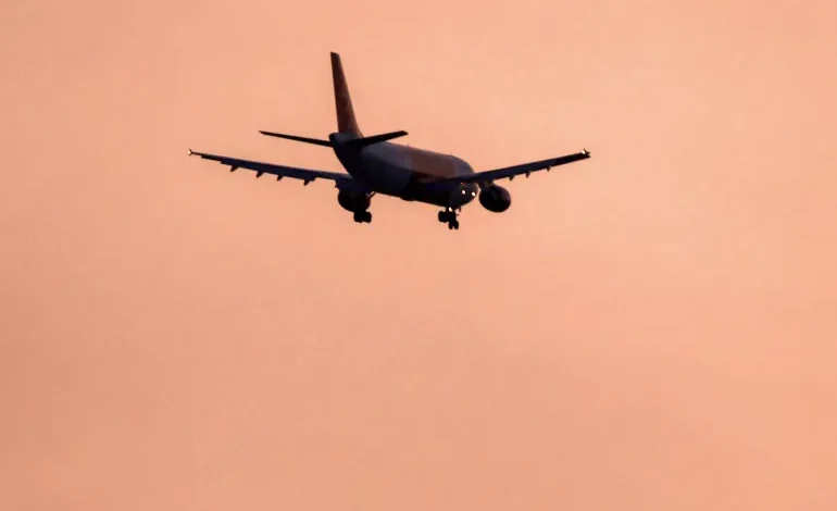 Iran Briefly Shuts Its Skies as Trump’s Threats Rattle Region