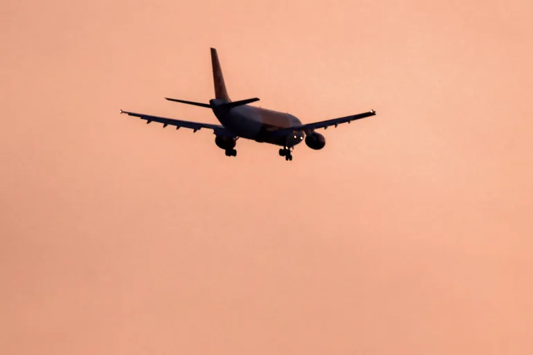 Iran Briefly Shuts Its Skies as Trump’s Threats Rattle Region