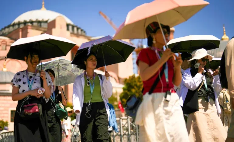 Third-hottest year on record shows planet still heating up, with no break ahead