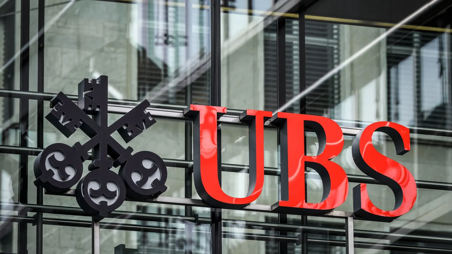 UBS Tops Estimates with $1.2B Profit and Eyes a $3B Buyback