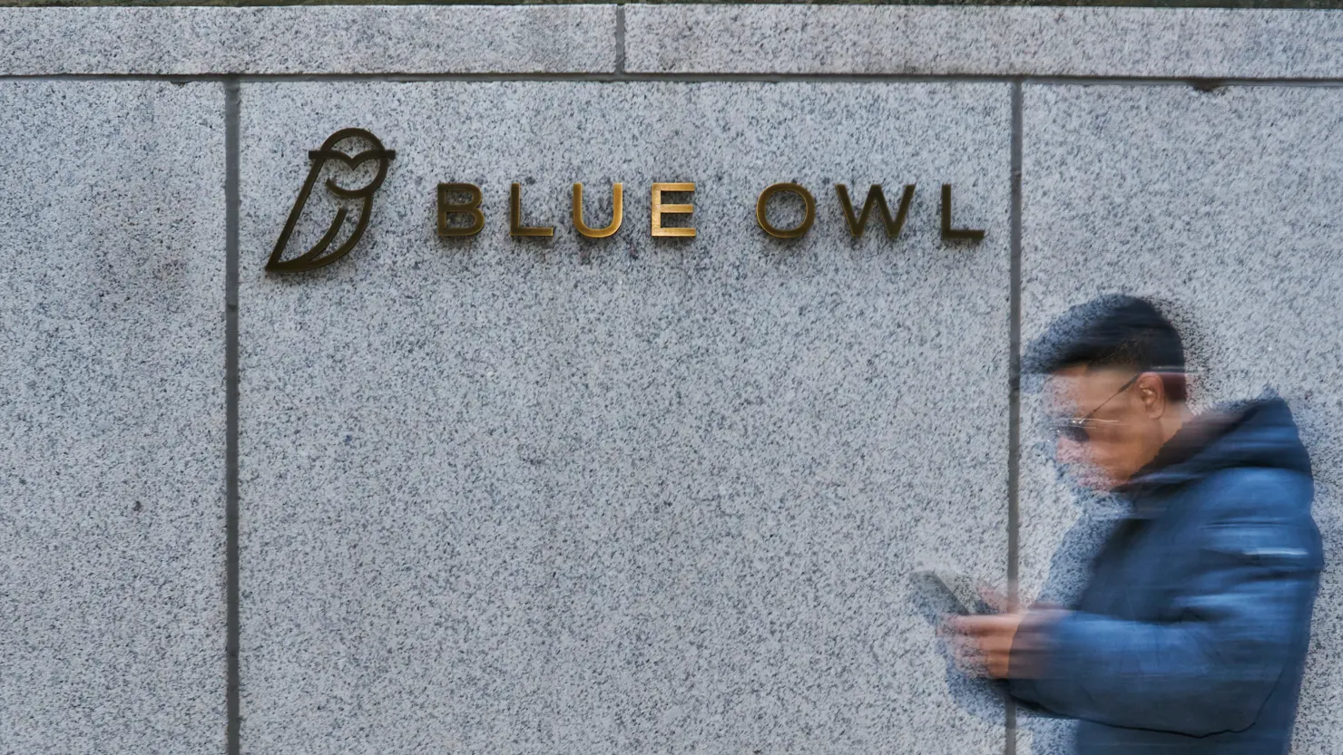 Blue Owl Capital’s Liquidity Clamp Raises Private-Credit Red Flags