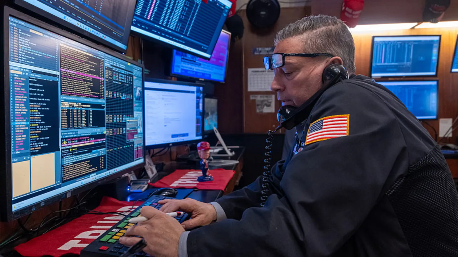 Stocks Shrug off a Hot Jobs Print — Dow Barely Budges as the Buzz Fizzles