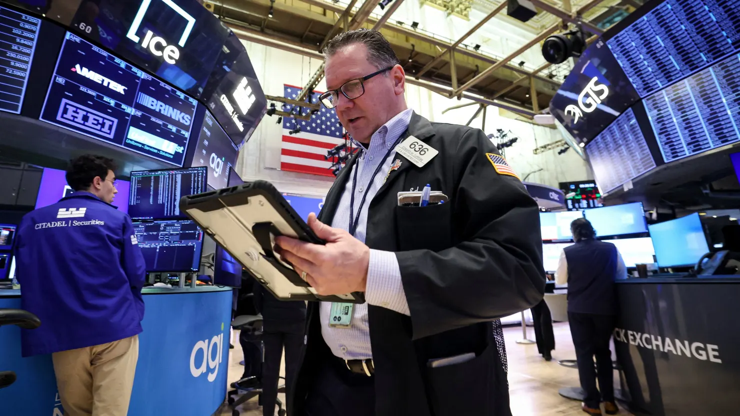 Dow Pops as Traders Rotate out of Tech and into Economy-Sensitive Names