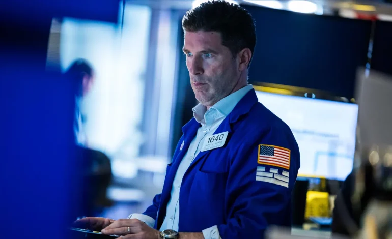 Traders Hit Pause as Treasury Yields Dip Ahead of Inflation, Jobs Reads