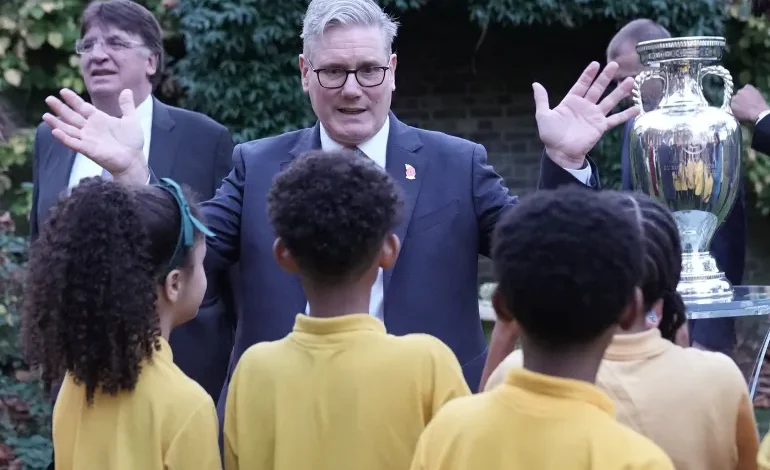 Starmer moves to tighten AI and social media rules in child safety push