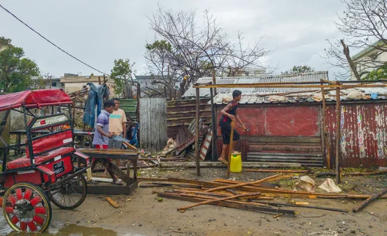  Cyclone Gezani devastates Madagascar’s key port city as Mozambique prepares for impact