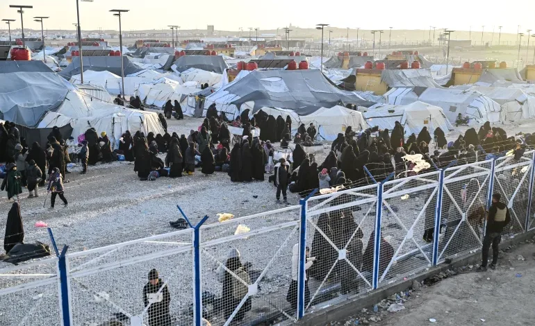 US moves thousands of ISIL detainees from Syria to Iraq as control of prisons shifts