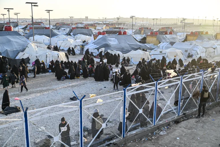 US moves thousands of ISIL detainees from Syria to Iraq as control of prisons shifts