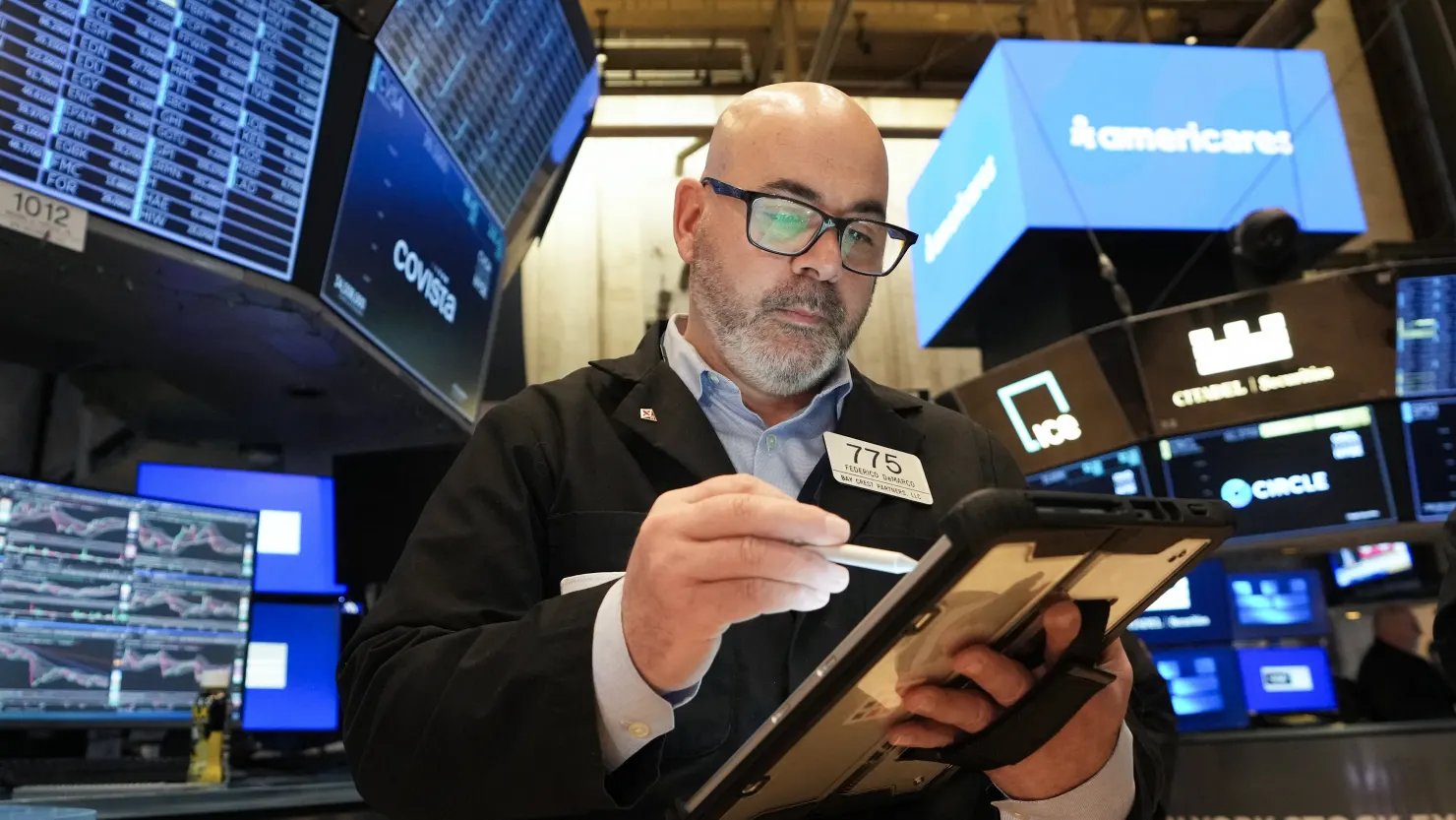 Dow Surges 800 Points as Trump Says US and Iran Had ‘Productive’ Talks