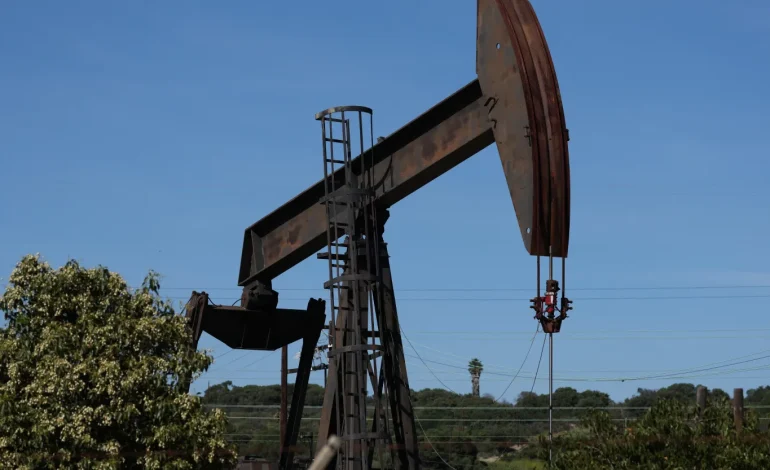 Oil Claws Back above $100 as Markets Doubt Calm in Middle East