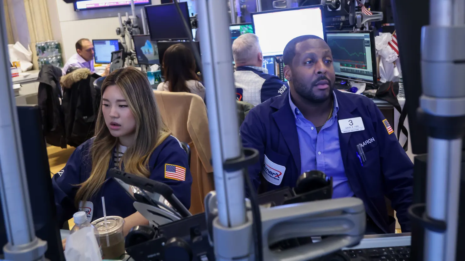 Bond Yields Ease as Powell Cools Rate Hike Talk Despite Oil Shock