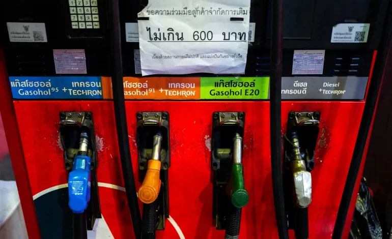 Oil climbs as Iran denies talks, markets react to prolonged conflict