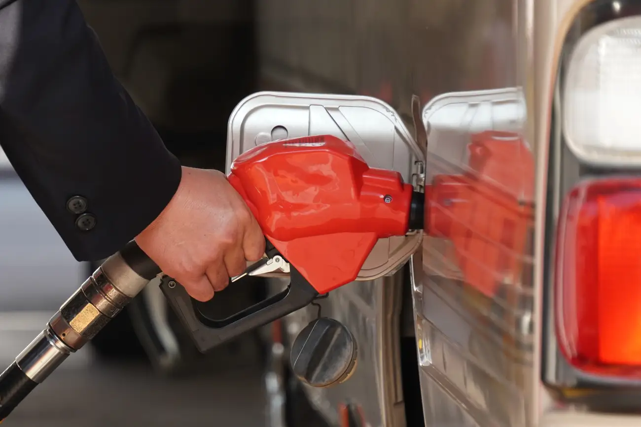 Oil Climbs Past $100 as US-Iran Tensions Flare, Gold Loses its Shine