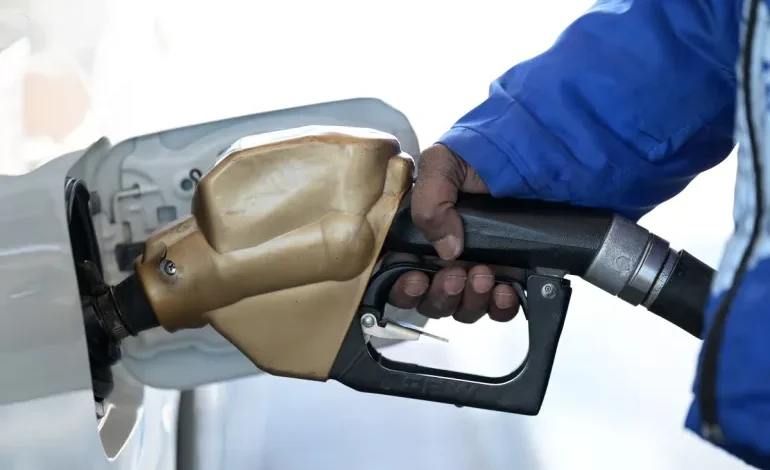 Oil markets whipsaw as war signals confuse traders