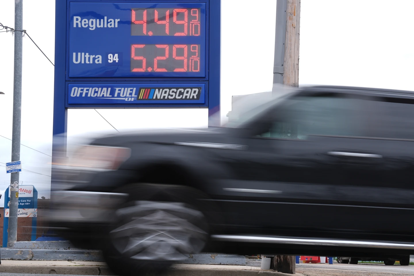 Gas Blows Past $4 again as Iran War Sends Shockwaves through US Wallets