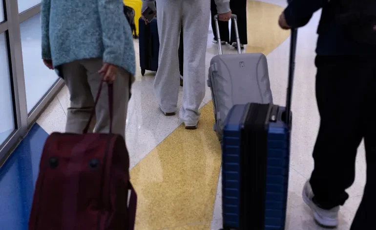 Visa bonds expand as US tightens entry rules