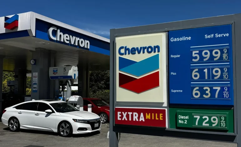 Americans turn sharply pessimistic as war fears push confidence to historic low