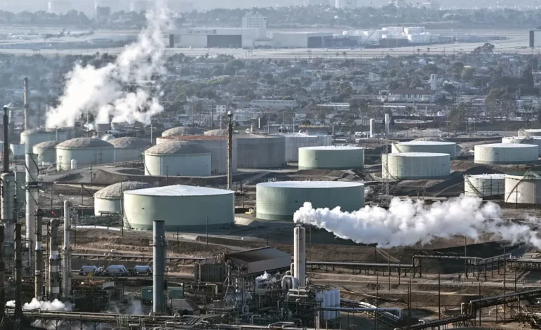 Oil Slips as Demand Fears Grow and Talk of Fresh Iran Negotiations Resurfaces