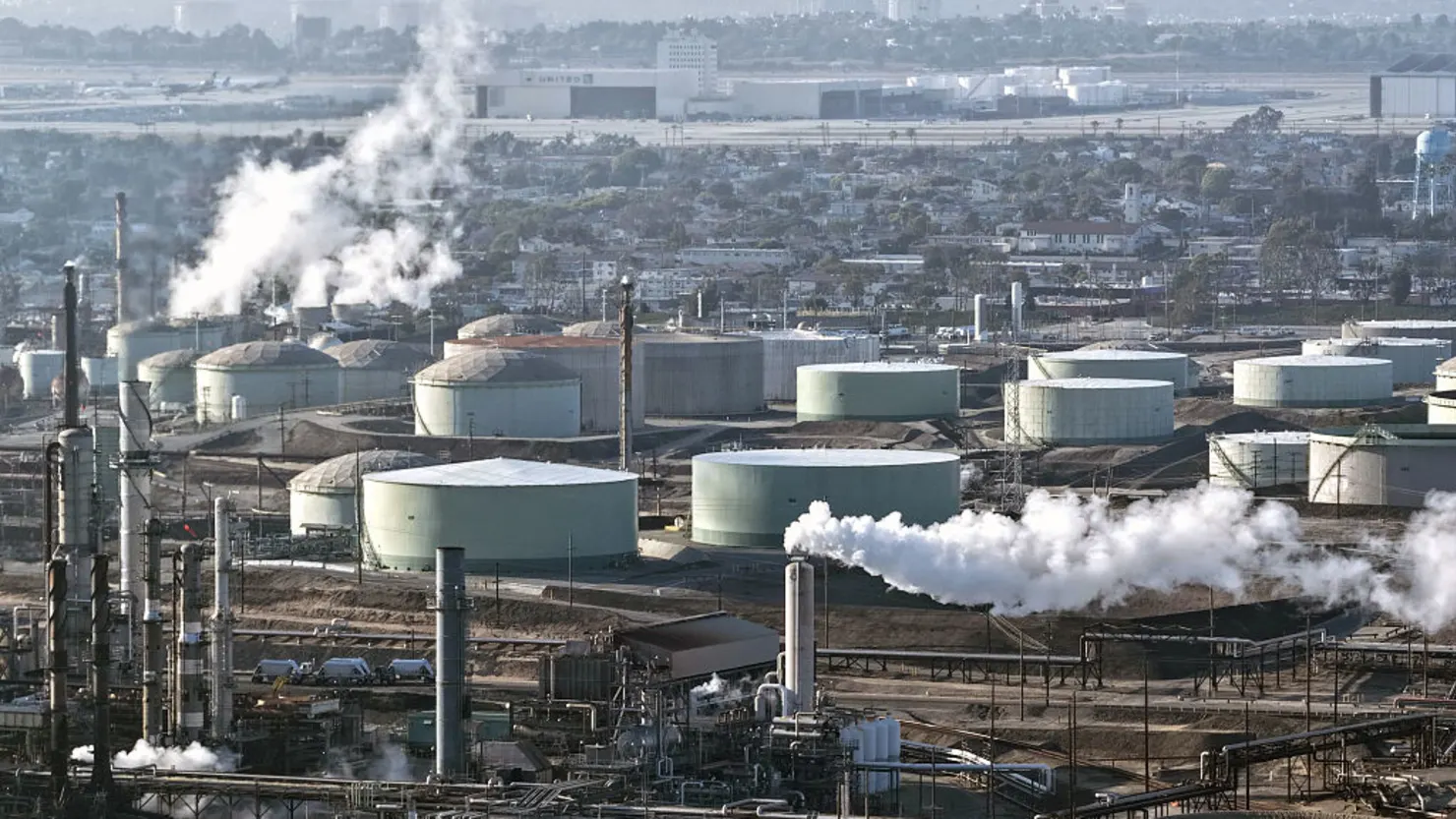 Oil Slips as Demand Fears Grow and Talk of Fresh Iran Negotiations Resurfaces