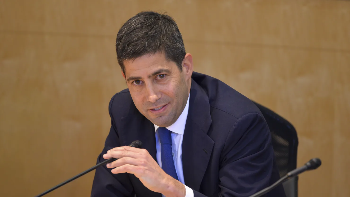 Warsh Vows to Keep Politics Out of Rate Decisions as Fed Hearing Looms