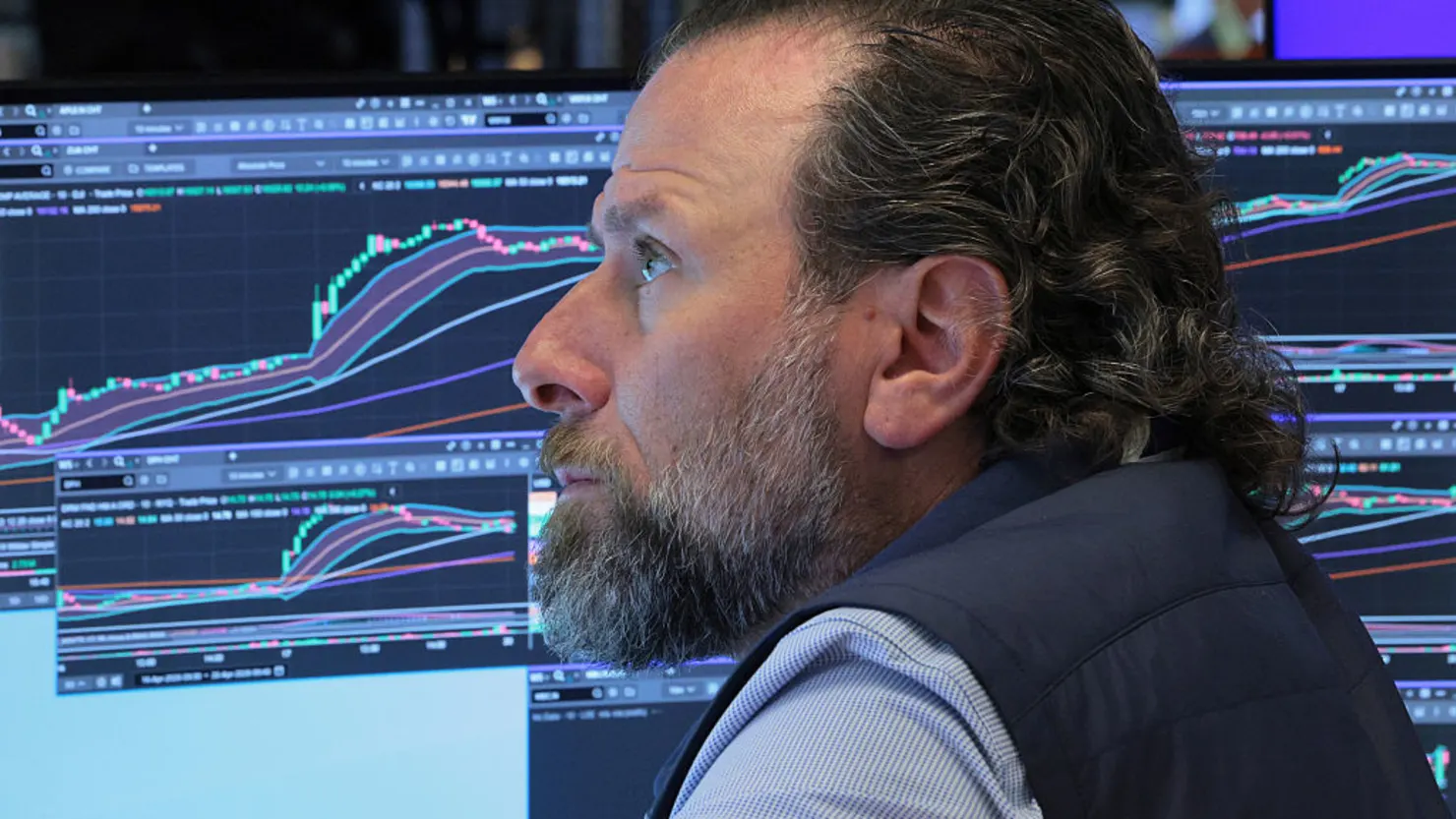 Wall Street Shrugs off Iran Tensions as Nasdaq Notches Fresh Record