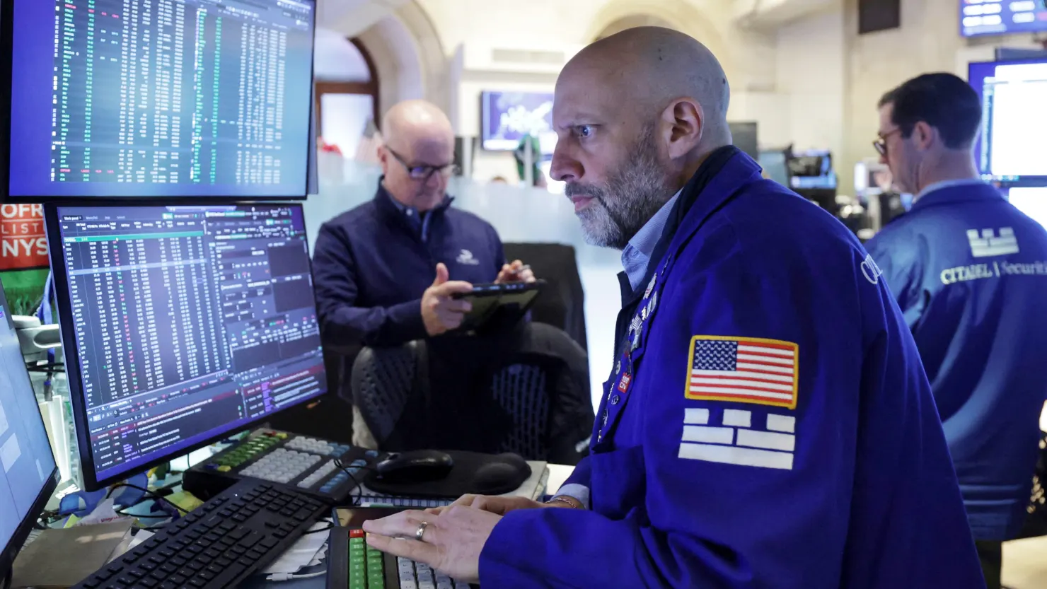 Stocks Hit Fresh Highs, but Oil Spike Keeps Wall Street in Check