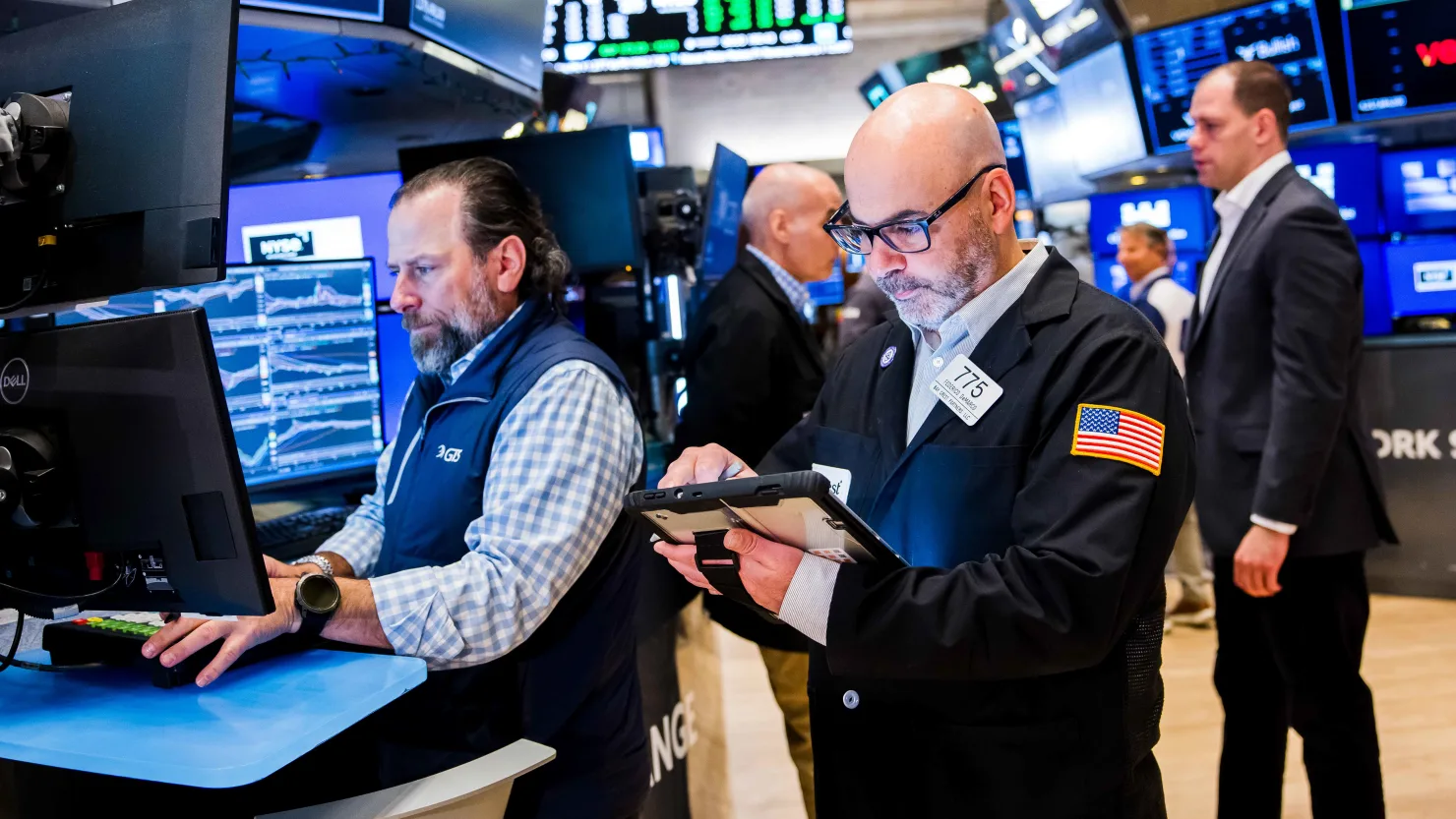 Wall Street Slips off Highs as AI Doubts and Oil Surge Rattle Tech Stocks