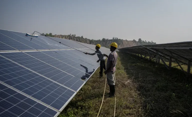 Clean Energy Hits a Turning Point – But Fossil Fuels Aren’t Done Yet