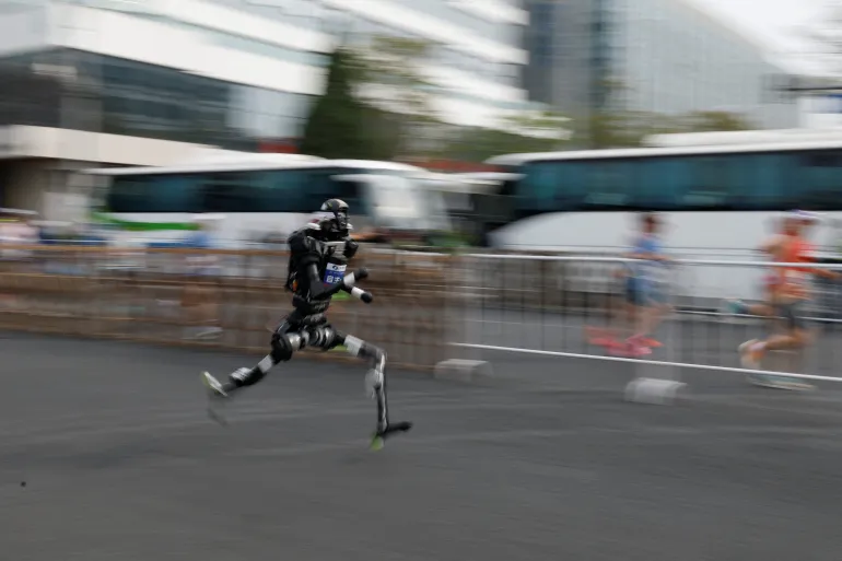 Robot outruns humans in Beijing half-marathon milestone