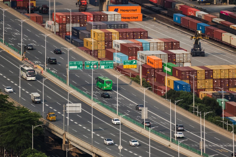 China Shrugs Off War Shock – for Now – as Growth Hits 5%