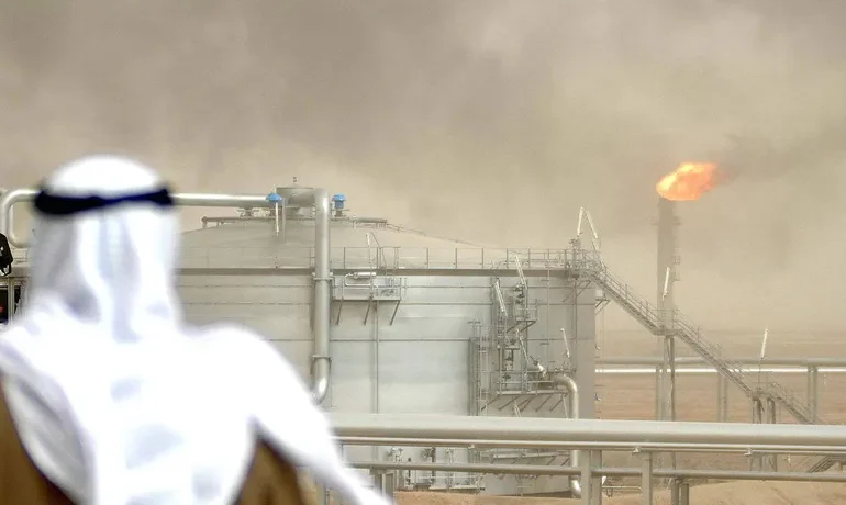 Oil Surges Past Wartime Peak as Iran Standoff Drags On