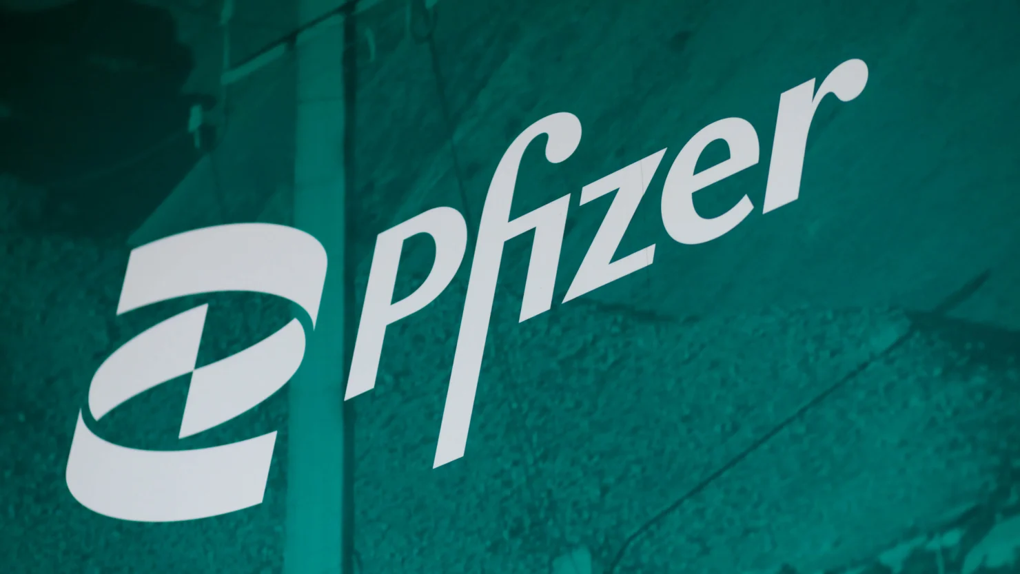 Pfizer Beats Expectations as New Drugs Gain Ground and Old Hits Hold Strong