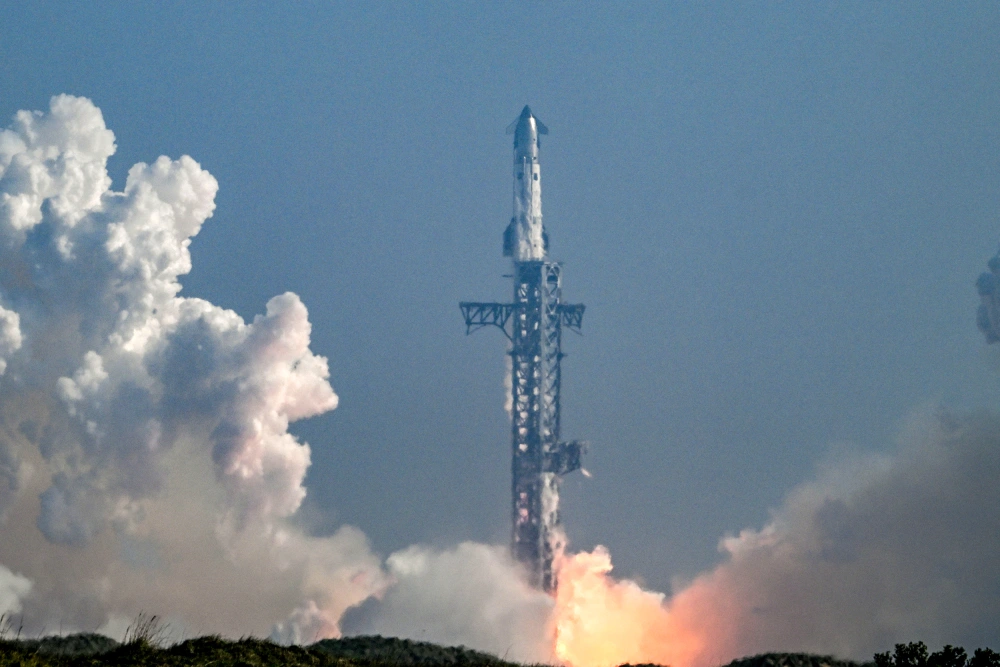 FAA Grounds SpaceX Starship Booster After Gulf Crash, Orders Investigation