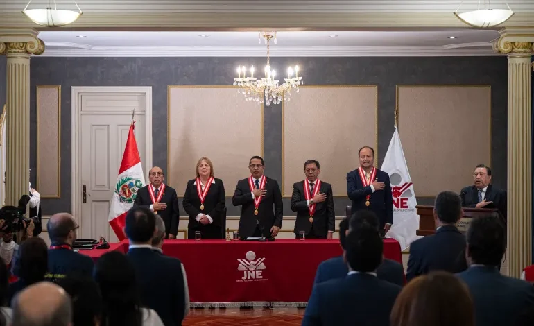 Peru Confirms Fujimori-Sanchez Runoff After Chaotic First Round