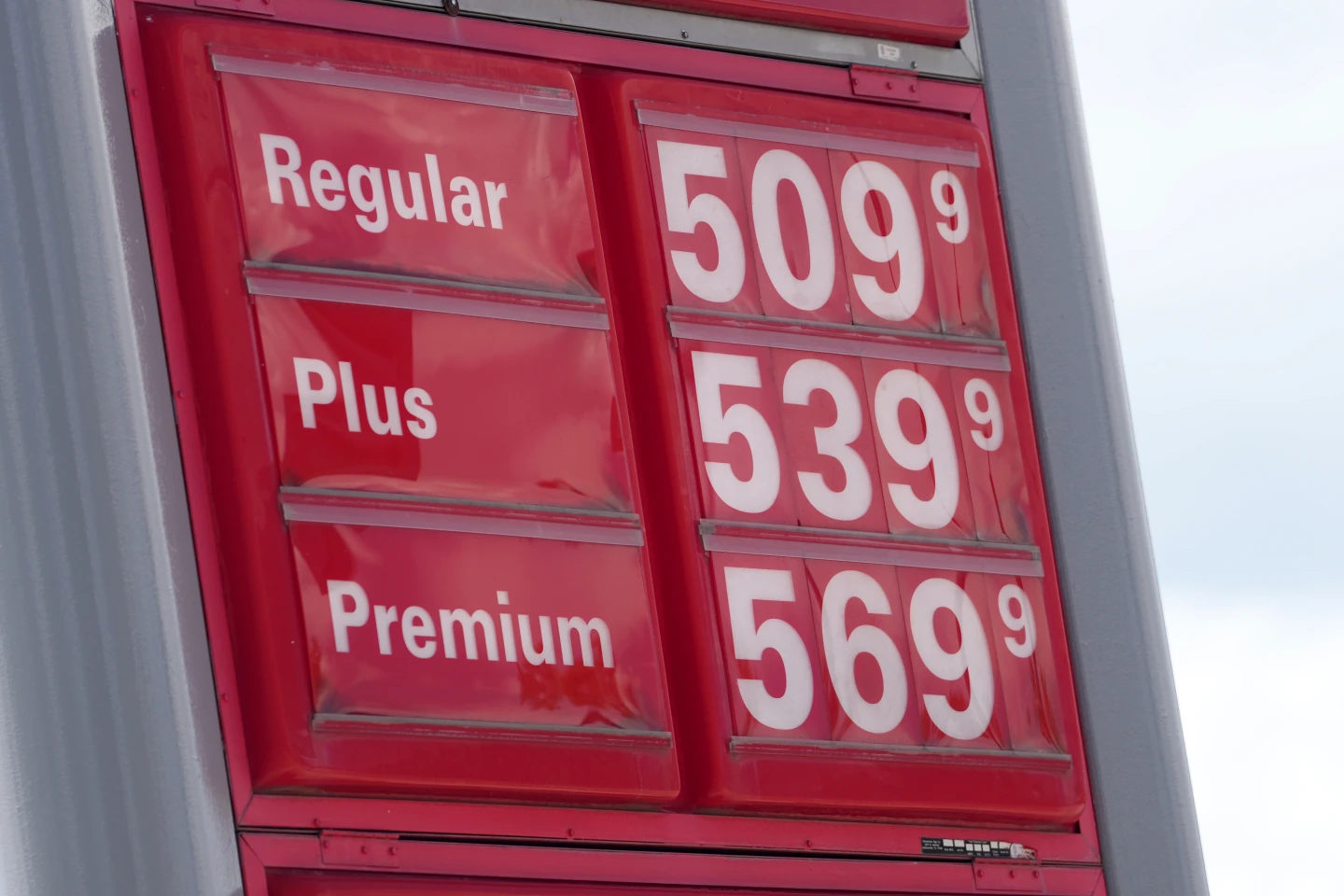 Consumer Confidence Slips as Prices Stay Sticky and More Americans Trim Spending