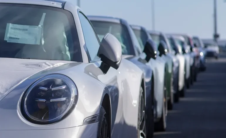 US moves to restore 25% tariffs on EU cars, testing August deal