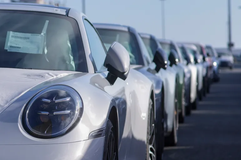 US moves to restore 25% tariffs on EU cars, testing August deal